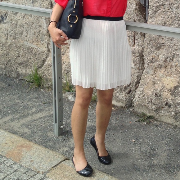 Black and white pleated skirt - Picture 3 of 5